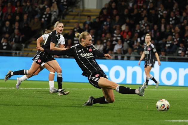 2025 10 03 xJFx second qualifying round UEFA Women™s Europa Cup 2025 2026 Eintracht Frankfurt 1 FC Slovacko v l , goal chance Amanda Ilestedt Eintracht Frankfurt DFL DFB REGULATIONS PROHIBIT ANY USE OF PHOTOGRAPHS as IMAGE SEQUENCES and or QUASI VIDEO Copyright: JoaquimxFerreira