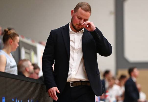 08 10 2025, xmohx, Basketball EuroCup Women, Saarlouis Royals Emlak Konut SK Istanbul Coach Matiss Rozlapa Saarlouis disappointed DFL DFB REGULATIONS PROHIBIT ANY USE OF PHOTOGRAPHS as IMAGE SEQUENCES and or QUASI VIDEO Saarlouis