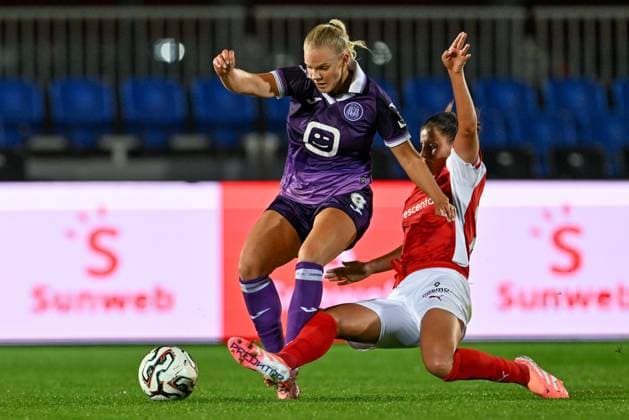 251008 RSC ANDERLECHT VS SC BRAGA Vigdis Kristjansdottir (9) of Anderlecht pictured fighting for the ball with Ana Rodrigues (23) of Braga during a female soccer game between RSC Anderlecht Women and SC Braga on the 2nd qualifying round first leg of the 2025-2026 season of the Uefa Womens Europa Cup , on Wednesday 8 October 2025 in Deinze , Belgium . PHOTO SPORTPIX David Catry Deinze Burgemeester Van de Wielestadion Belgium  Copyright: xSportpix.bex xDavidxCatryxDavidxCatryx