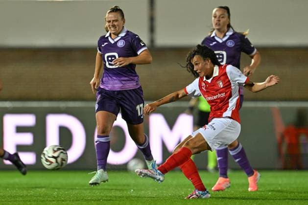 251008 RSC ANDERLECHT VS SC BRAGA Zoi Van De Ven (15) of Braga scores the 0-1 goal during a female soccer game between RSC Anderlecht Women and SC Braga on the 2nd qualifying round first leg of the 2025-2026 season of the Uefa Womens Europa Cup , on Wednesday 8 October 2025 in Deinze , Belgium . PHOTO SPORTPIX David Catry Deinze Burgemeester Van de Wielestadion Belgium  Copyright: xSportpix.bex xDavidxCatryxDavidxCatryx