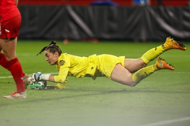 Enschede, Netherlands, October 8th 2025: Goalkeeper Diede Lemey (1 FC Twente) makes a save during the UEFA Womens Champions League League Phase MD1 football game between FC Twente and FC Chelsea at De Grolsch Veste in Enschede, Netherlands. (Leiting Gao SPP) Copyright: xLeitingxGaox xSPPx spp-en-LeGaSp-LG202510083916