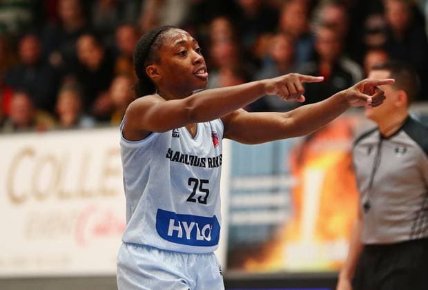 08 10 2025, xmohx, Basketball EuroCup Women, Saarlouis Royals Emlak Konut SK Istanbul Martha Burse Saarlouis gives instructions to her teammates DFL DFB REGULATIONS PROHIBIT ANY USE OF PHOTOGRAPHS as IMAGE SEQUENCES and or QUASI VIDEO Saarlouis