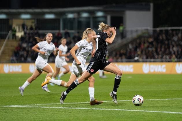 08 10 2025, xhfmx, Football UEFA Women s Europa Cup Quali, Eintracht Frankfurt 1 FC Slovacko v l Lucie Krejcova 1 FC Slovacko in a running duel with Laura Freigang Eintracht Frankfurt DFL DFB REGULATIONS PROHIBIT ANY USE OF PHOTOGRAPHS as IMAGE SEQUENCES and or QUASI VIDEO Frankfurt