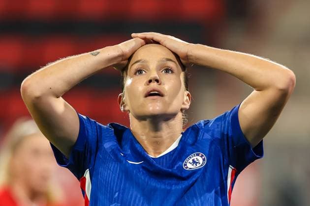 Enschede, Netherlands, October 8th 2025: Guro Reiten (11 Chelsea FC) looks dejected during the UEFA Womens Champions League League Phase MD1 football game between FC Twente and FC Chelsea at De Grolsch Veste in Enschede, Netherlands. (Leiting Gao SPP) Copyright: xLeitingxGaox xSPPx spp-en-LeGaSp-LG202510083857