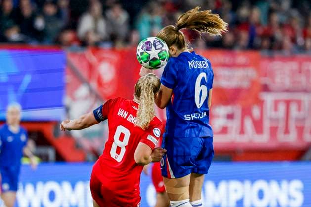 Sjoeke Nüsken of Chelsea FC compete for the headed ball with Danique van Ginkel of FC Twente FC Twente v Chelsea FC, UEFA Women s Champions League 2025 26 League Phase MD1, FC Twente v Chelsea FC Women, FC Twente Stadion, October 8, 2025, Enschede, Netherlands.