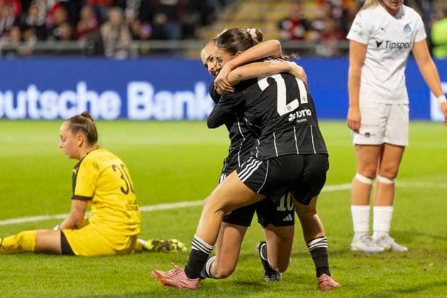 UEFA Womens Europa Cup Eintracht Frankfurt 1 FC Slovacko, 08 10 2025 Laura Freigang Eintracht Frankfurt 10 celebrates her goal for 2 0 with Ereleta Memeti Eintracht Frankfurt 27 , Eintracht Frankfurt 1 FC Slovacko, Frankfurt, Stadion am Brentanobad, 8 10 2025 Copyright: xBEAUTIFULxSPORTS Gawlikx