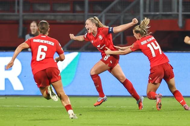 Enschede, Netherlands, October 8th 2025: Danique van Ginkel (8 FC Twente) celebrates after scoring her teams first goal during the UEFA Womens Champions League League Phase MD1 football game between FC Twente and FC Chelsea at De Grolsch Veste in Enschede, Netherlands. (Leiting Gao SPP) Copyright: xLeitingxGaox xSPPx spp-en-LeGaSp-LG202510084382