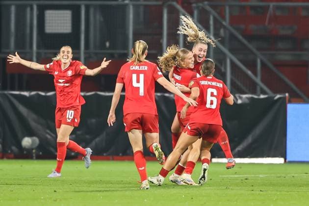 Enschede, Netherlands, October 8th 2025: Danique van Ginkel (8 FC Twente) celebrates after scoring her teams first goal during the UEFA Womens Champions League League Phase MD1 football game between FC Twente and FC Chelsea at De Grolsch Veste in Enschede, Netherlands. (Leiting Gao SPP) Copyright: xLeitingxGaox xSPPx Sportspressphoto_SPR40133