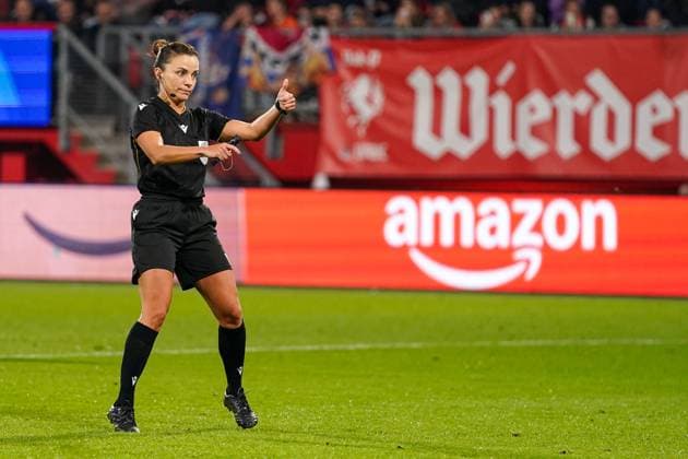 2025-10-08 FC Twente v Chelsea - UEFA Women s Champions League ENSCHEDE, NETHERLANDS - OCTOBER 8: Referee Marta Huerta de Aza during the UEFA Women s Champions League match between FC Twente and Chelsea at De Grolsch Veste on October 8, 2025 in Enschede, Netherlands. Enschede De Grolsch Veste Netherlands Content not available for redistribution in The Netherlands directly or indirectly through any third parties. Copyright: xAndrexWeeningx