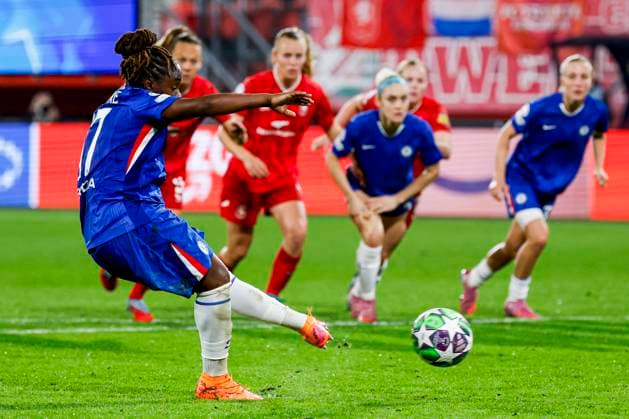 Sandy Baltimore of Chelsea FC shoot the penalty kick FC Twente v Chelsea FC, UEFA Women s Champions League 2025 26 League Phase MD1, FC Twente v Chelsea FC Women, FC Twente Stadion, October 8, 2025, Enschede, Netherlands.