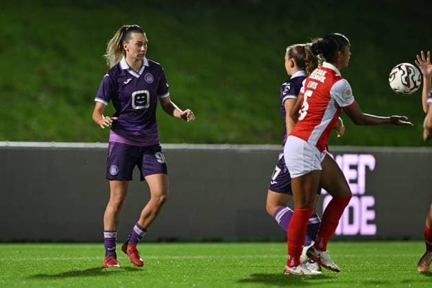 251008 RSC ANDERLECHT VS SC BRAGA Amelie Delabre (99) of Anderlecht celebrates after scoring the 1-1 equalizer goal during a female soccer game between RSC Anderlecht Women and SC Braga on the 2nd qualifying round first leg of the 2025-2026 season of the Uefa Womens Europa Cup , on Wednesday 8 October 2025 in Deinze , Belgium . PHOTO SPORTPIX David Catry Deinze Burgemeester Van de Wielestadion Belgium  Copyright: xSportpix.bex xDavidxCatryxDavidxCatryx