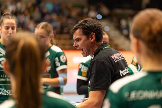 Nico Kiener Frisch Auf Goeppingen, Head Coach , Frisch Auf Goeppingen Women vs VfL Oldenburg, Handball, Bundesliga, 08 Matchday, Season 2025 2026, 08 10 2025, Frisch Auf Goeppingen Women vs VfL Oldenburg, Handball, Bundesliga, 08 Matchday, Season 2025 2026, 08 10 2025 Goeppingen Copyright: xEibner-Pressefoto MaxxVogelx EP_MVL