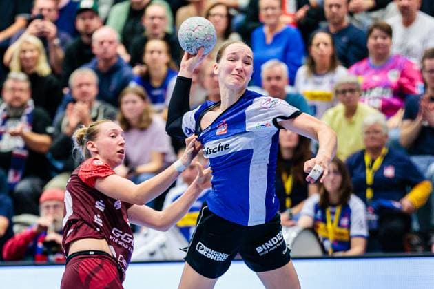 v l Matilda Ehlert HSG Bensheim Auerbach, 10 , Nieke Kuehne HSG Blomberg Lippe, 09 GER, HSG Blomberg Lippe vs HSG Bensheim Auerbach, Handball, 1 Bundesliga Women, Matchday 8, Season 2025 2026, 08 10 2025 GER, HSG Blomberg Lippe vs HSG Bensheim Auerbach, Handball, 1 Bundesliga Women, Matchday 8, Season 2025 2026, 08 10 2025 Blomberg Copyright: xEibner-Pressefoto JanxRollingerx EP_JSK