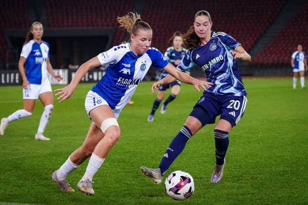 Football UEFA Womens Europa Cup Qualification 2025 26, 2 Round Grasshopper Club Zurich GC Womens Football SUI vs AFC Ajax Amsterdam NED Letzigrund Zurich, Switzerland Giulia Looser GC Womens Football, 24 Isa Colin Ajax Amsterdam, 20 Zurich Canton Zurich Switzerland Copyright: xJOERANxSTEINSIEKx