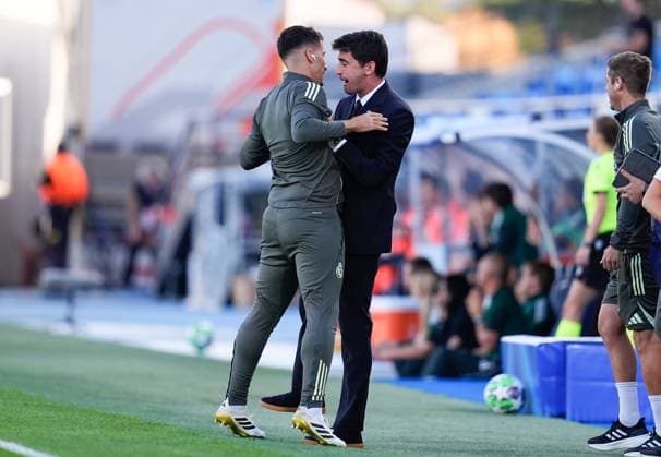 October 8, 2025, Valdebebas, Madrid, Spain: Pau Quesada, head coach of Real Madrid, celebrates a goal scored by Alba Redondo of Real Madrid during the UEFA WomenÃ¢â‚¬â ¢s Champions League 2025 26 League Phase MD1, football match played between Real Madrid CF and AS Roma at Alfredo Di Stefano stadium on October 08, 2025, in Valdebebas, Madrid, Spain. Valdebebas Spain - ZUMAa181 20251008_zaa_a181_088 Copyright: xDennisxAgyemanx