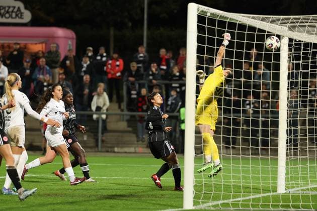 2025 10 03 xJFx second qualifying round UEFA Women™s Europa Cup 2025 2026 Eintracht Frankfurt 1 FC Slovacko v l , unstoppable for goalkeeper Anezka Zelenkova 1 FC Slovacko , not in picture goal scorer Nina Lührssen Eintracht Frankfurt DFL DFB REGULATIONS PROHIBIT ANY USE OF PHOTOGRAPHS as IMAGE SEQUENCES and or QUASI VIDEO Copyright: JoaquimxFerreira