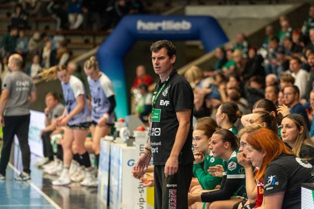 Nico Kiener Frisch Auf Goeppingen, Head Coach , Frisch Auf Goeppingen Women vs VfL Oldenburg, Handball, Bundesliga, 08 Matchday, Season 2025 2026, 08 10 2025, Frisch Auf Goeppingen Women vs VfL Oldenburg, Handball, Bundesliga, 08 Matchday, Season 2025 2026, 08 10 2025 Goeppingen Copyright: xEibner-Pressefoto MaxxVogelx EP_MVL