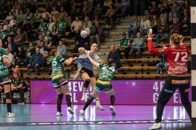Toni Luisa Reinemann VfL Oldenburg, 04 , Frisch Auf Goeppingen Women vs VfL Oldenburg, Handball, Bundesliga, 08 Matchday, Season 2025 2026, 08 10 2025, Frisch Auf Goeppingen Women vs VfL Oldenburg, Handball, Bundesliga, 08 Matchday, Season 2025 2026, 08 10 2025 Goeppingen Copyright: xEibner-Pressefoto MaxxVogelx EP_MVL
