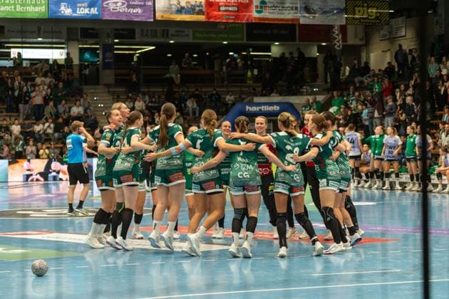 Frisch Auf Goeppingen celebrates victory, Frisch Auf Goeppingen Women vs VfL Oldenburg, Handball, Bundesliga, Matchday 08, Season 2025 2026, 08 10 2025, Frisch Auf Goeppingen Women vs VfL Oldenburg, Handball, Bundesliga, Matchday 08, Season 2025 2026, 08 10 2025 Goeppingen Copyright: xEibner-Pressefoto MaxxVogelx EP_MVL