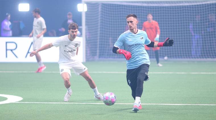 Recording date 6 October 2025 Indoor soccer, The Icon League, season three, match day two at Sporthalle Hamburg in Alsterdorf match one FC Berlin City SG Bürgeramt Matthias Sadilek Bürgeramt, r Winterhude Hamburg