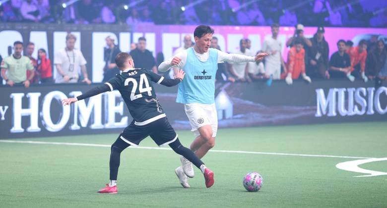 Recording date 6 October 2025 Indoor soccer, The Icon League, season three, match day two at Sporthalle Hamburg in Alsterdorf match one FC Berlin City SG Bürgeramt Furkan Ars Berlin, l , Mathias Franke Winterhude Hamburg