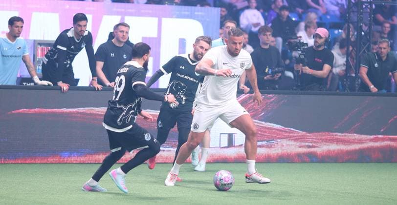 Recording date 6 October 2025 Indoor soccer, The Icon League, season three, match day two at Sporthalle Hamburg in Alsterdorf match one FC Berlin City SG Bürgeramt Bajram Nebihi Bürgeramt, r Winterhude Hamburg