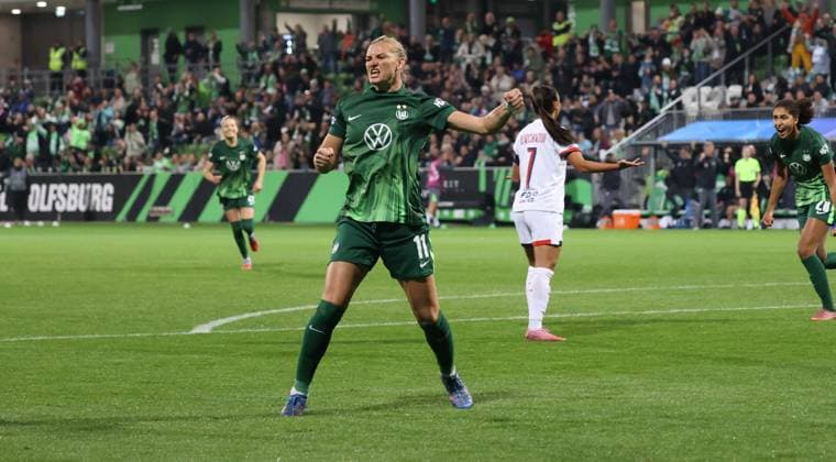 Women VfL Wolfsburg vs Paris Saint Germain Wolfsburg, 08 10 2025, Womens soccer, Champions League, Matchday 1, VfL Wolfsburg vs Paris Saint Germain, Picture shows Alexandra Popp vfL, 11 Wolfsburg