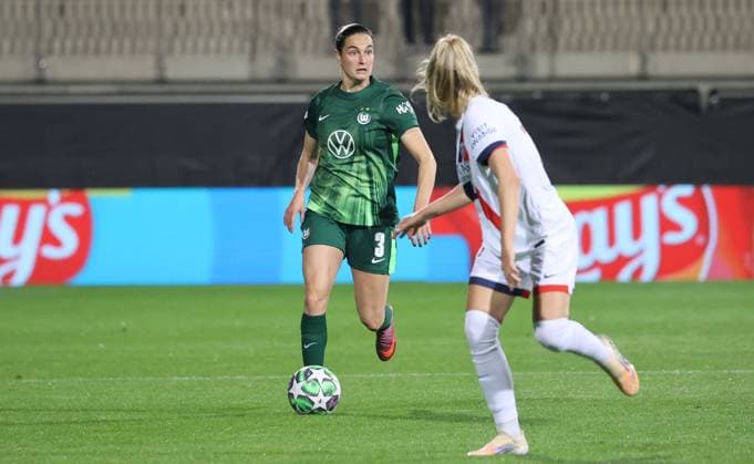 Women VfL Wolfsburg vs Paris Saint Germain Wolfsburg, 08 10 2025, Womens soccer, Champions League, Matchday 1, VfL Wolfsburg vs Paris Saint Germain, Picture shows Caitlin Dijkstra VfL, 3 Wolfsburg