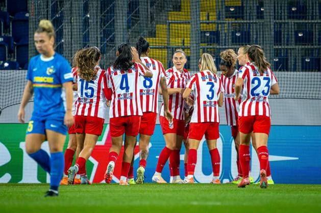 SOCCER - WCL, St.Poelten vs Atletico SANKT POELTEN,AUSTRIA,08.OCT.25 - SOCCER - UEFA Women s Champions League, SKN Sankt Poelten vs Atletico Madrid. Image shows the disappointment of Leila Peneau (St.Poelten) and the rejoicing of Silvia Lloris, Lauren, Gabriela Garcia, Gio Garbelini, Andrea Medina and Alexia Fernandez (Atletico).  GEPAxpictures xKevinxHackner