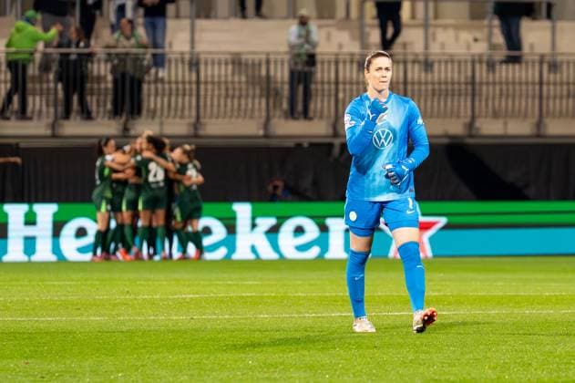 Germany, Football, UEFA, Women™s Champions League, Matchday 1 2025 2026, VfL Wolfsburg Paris St Germain on 08 10 in Wolfsburg AOK Stadion Goal celebration VfL Wolfsburg 1 0 Stina Johannes VfL Wolfsburg 1 Goal by Jackie Groenen Paris Saint Germain 14 Copyright: xSvenxHeidmannx