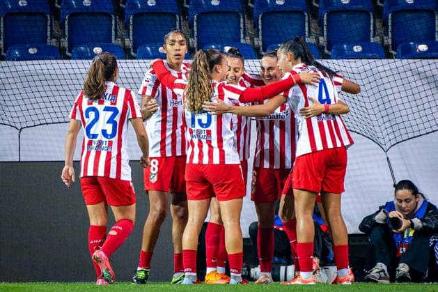 SOCCER - WCL, St.Poelten vs Atletico SANKT POELTEN,AUSTRIA,08.OCT.25 - SOCCER - UEFA Women s Champions League, SKN Sankt Poelten vs Atletico Madrid. Image shows the rejoicing of Alexia Fernandez, Gabriela Garcia, Silvia Lloris Vilde Boe Risa and Lauren (Atletico).  GEPAxpictures xKevinxHackner