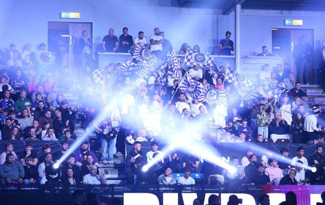 Recording date October 6, 2025 Indoor soccer, The Icon League, season three, match day two at Sporthalle Hamburg in Alsterdorf Match two Plyrs United The Pack FC Fans of Pack FC Winterhude Hamburg