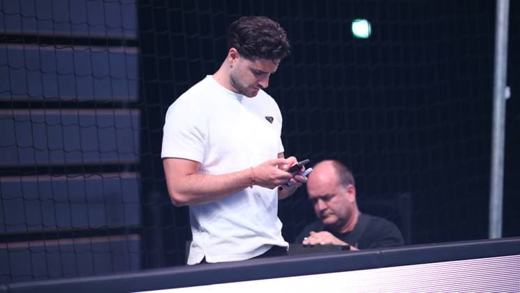 Recording date 6 October 2025 Indoor soccer, The Icon League, season three, match day two at Sporthalle Hamburg in Alsterdorf Game two Plyrs United The Pack FC Icon League founder Elias Nerlich stands behind the goal of Plyrs United Winterhude Hamburg during the match