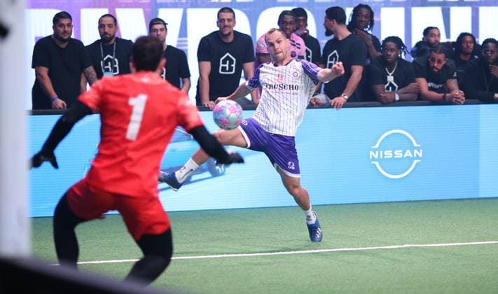 Recording date 6 October 2025 Indoor soccer, The Icon League, season three, match day two at Sporthalle Hamburg in Alsterdorf match two Plyrs United The Pack FC Christian Derflinger Pack FC, r Winterhude Hamburg