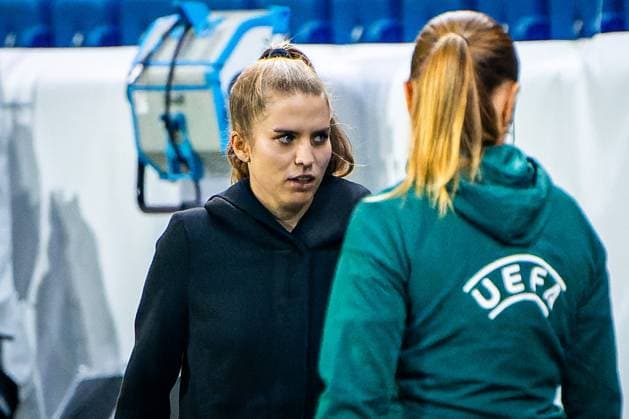 SOCCER - WCL, St.Poelten vs Atletico SANKT POELTEN,AUSTRIA,08.OCT.25 - SOCCER - UEFA Women s Champions League, SKN Sankt Poelten vs Atletico Madrid. Image shows the disappointment of head coach Lisa Alzner (St.Poelten).  GEPAxpictures xKevinxHackner