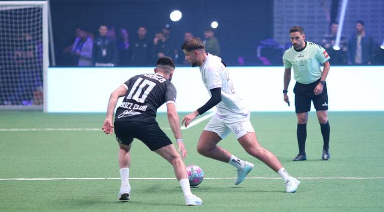 Recording date 6 October 2025 Indoor soccer, The Icon League, season three, match day two at Sporthalle Hamburg in Alsterdorf match three Buzz Club DNA Athletics Süleyman Türkes, Maximilian Grünberg DNA Athletics, r Winterhude Hamburg
