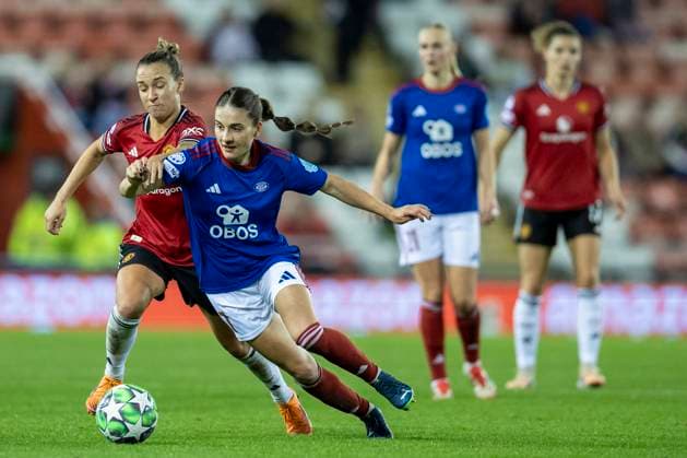 8th October 2025; Leigh Sports Village, Manchester, England; Womens Champions League Football, Manchester United, ManU versus Valerenga; Naina Inauen of Valerenga Fotball Damer under pressure from Julia Zigiotti Olme of Manchester United Women  TimxWilliams