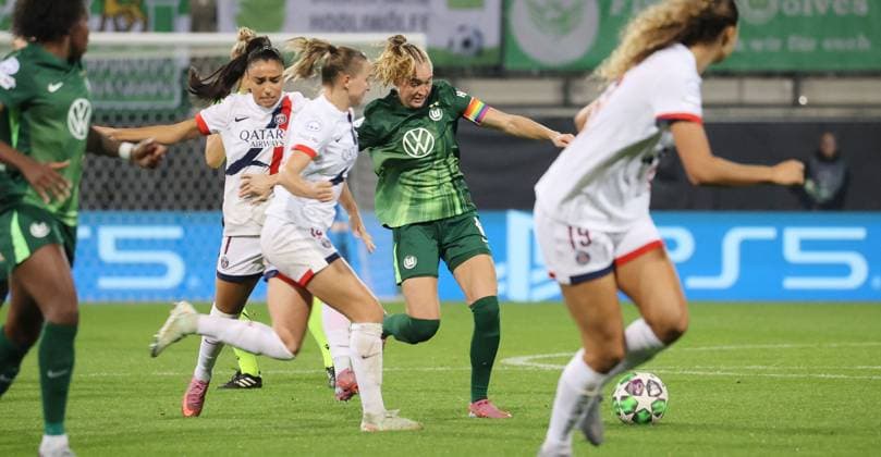 Women VfL Wolfsburg vs Paris Saint Germain Wolfsburg, 08 10 2025, Womens soccer, Champions League, Matchday 1, VfL Wolfsburg vs Paris Saint Germain, Picture shows Janina Minge VfL, 6 Wolfsburg