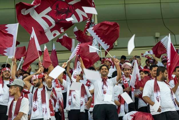 QATAR V OMAN-2026 FIFA World Cup, WM, Weltmeisterschaft, Fussball ASIAN QUALIFIER PLAYOFFS Qatar supporters cheer for their team during the FIFA World Cup 2026 AFC Asian qualifiers playoffs group A match between Qatar v Oman at Jassim Bin Hamad Stadium in Doha, Qatar, on October 8, 2025. DOHA Qatar Copyright: xNOUSHADx