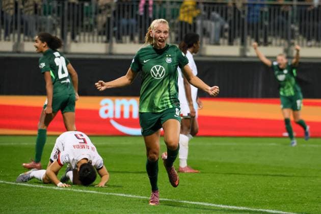 Wolfsburg, Germany 08 October 2025 Champions League Women 2025 2026 VfL Wolfsburg vs Paris Saint Germain In the picture goal scorer Ella Peddemors VfL makes the goal to 2 0 for VfL Wolfsburg and cheers AOK Stadion Niedersachsen Copyright: xFotostandx xFantinix