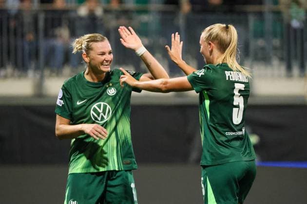 Wolfsburg, Germany 08 October 2025 Champions League Women 2025 2026 VfL Wolfsburg vs Paris Saint Germain In the picture from left the second goal scorer Ella Peddemors VfL makes the goal to 2 0 for VfL Wolfsburg and cheers with Alexandra Popp VfL AOK Stadion Niedersachsen Copyright: xFotostandx xFantinix