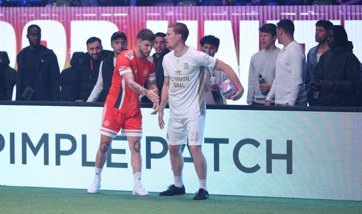 Recording date 6 October 2025 Indoor soccer, The Icon League, season three, match day two at Sporthalle Hamburg in Alsterdorf match four Wontorriors FC B2B United Mattia Maggio Wontorriors, l , Marcel Halstenberg Winterhude Hamburg