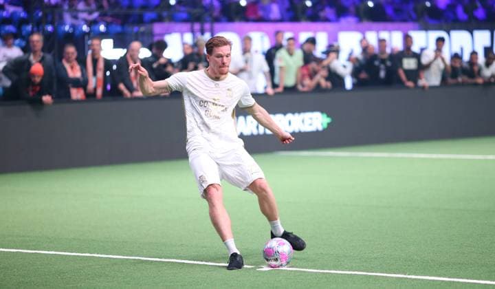 Recording date 6 October 2025 Indoor soccer, The Icon League, season three, match day two at Sporthalle Hamburg in Alsterdorf match four Wontorriors FC B2B United Marcel Halstenberg United Winterhude Hamburg