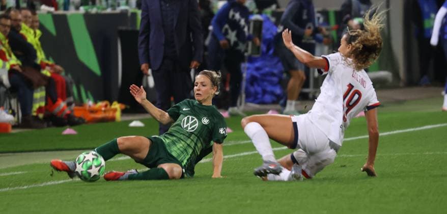 Women VfL Wolfsburg vs Paris Saint Germain Wolfsburg, 08 10 2025, Womens soccer, Champions League, Matchday 1, VfL Wolfsburg vs Paris Saint Germain, Picture shows Svenja Huth VfL, 10 Wolfsburg