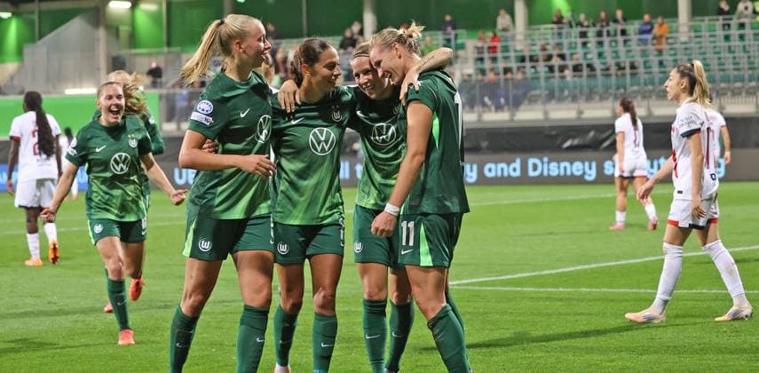 Women VfL Wolfsburg vs Paris Saint Germain Wolfsburg, 08 10 2025, Womens soccer, Champions League, Matchday 1, VfL Wolfsburg vs Paris Saint Germain, Picture shows VfL celebrating the 3-0 goal by Alexandra Popp vfL, 11 Wolfsburg