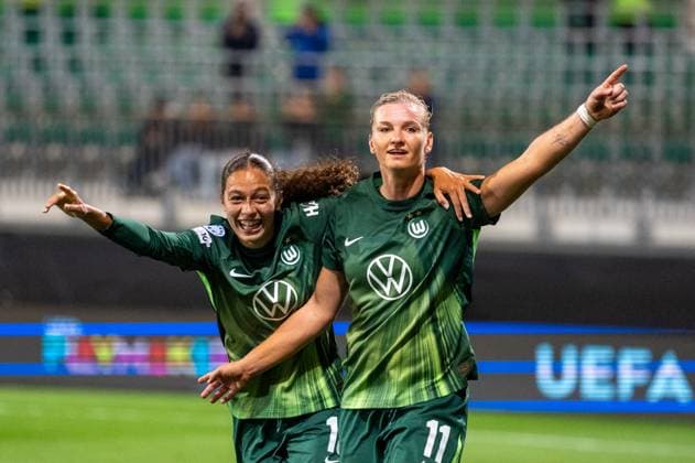 Germany, Football, UEFA, Women™s Champions League, Matchday 1 2025 2026, VfL Wolfsburg Paris St Germain on 08 10 in Wolfsburg AOK Stadion Goal celebration Goal for 3 0 Alexandra Popp VfL Wolfsburg 11 Copyright: xSvenxHeidmannx