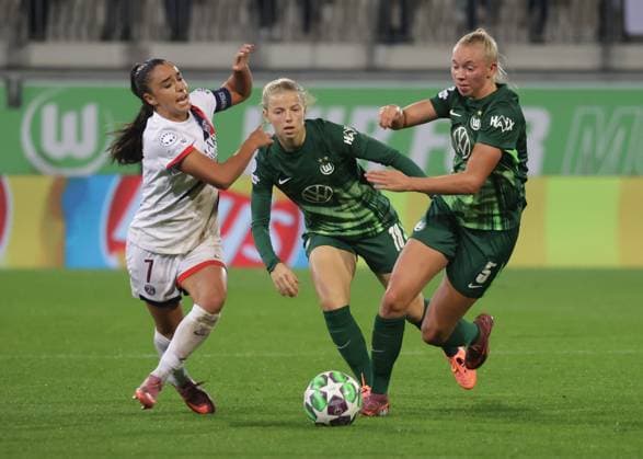 v l Sakina Karchaoui Paris Saint Germain , Justine Kielland VfL Wolfsburg , Ella Peddemors VfL Wolfsburg Football, Women, Season 2025 2026, Womens Champions League, VfL Wolfsburg vs Paris SG, 4 0