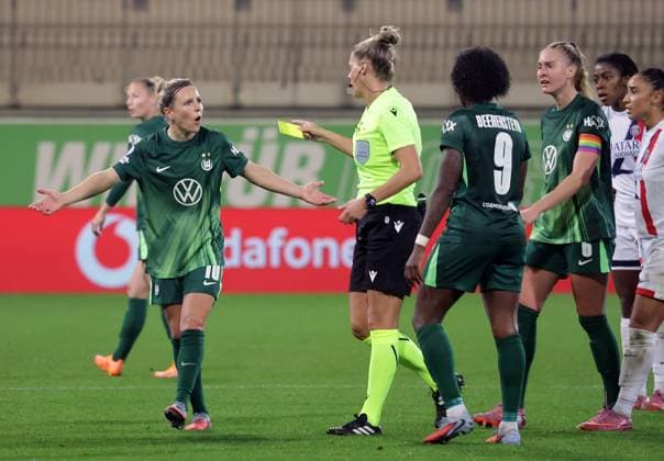 Referee Desiree Grundbacher SUI shows Svenja Huth VfL Wolfsburg a yellow card Football, Women, Season 2025 2026, Womens Champions League, VfL Wolfsburg v Paris SG, 4 0