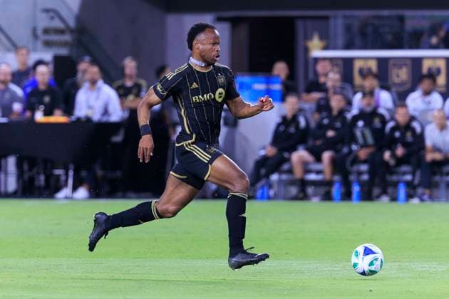 October 8, 2025, Los Angeles, California, USA: Jeremy Ebobisse 17 of the Los Angeles Football Club scores a goal during their regular season MLS, Fussball Herren, USA game against the Toronto FC on Wednesday October 8, 2025 at the BMO Stadium in Los Angeles, California. ARIANA RUIZ PI Los Angeles USA - ZUMAp124 20251008_zaa_p124_009 Copyright: xArianaxRuizx