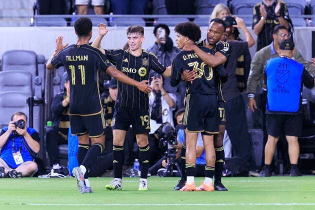 October 8, 2025, Los Angeles, California, USA: Jeremy Ebobisse 17 of the Los Angeles Football Club celebrates his goal during their regular season MLS, Fussball Herren, USA game against the Toronto FC on Wednesday October 8, 2025 at the BMO Stadium in Los Angeles, California. ARIANA RUIZ PI Los Angeles USA - ZUMAp124 20251008_zaa_p124_010 Copyright: xArianaxRuizx